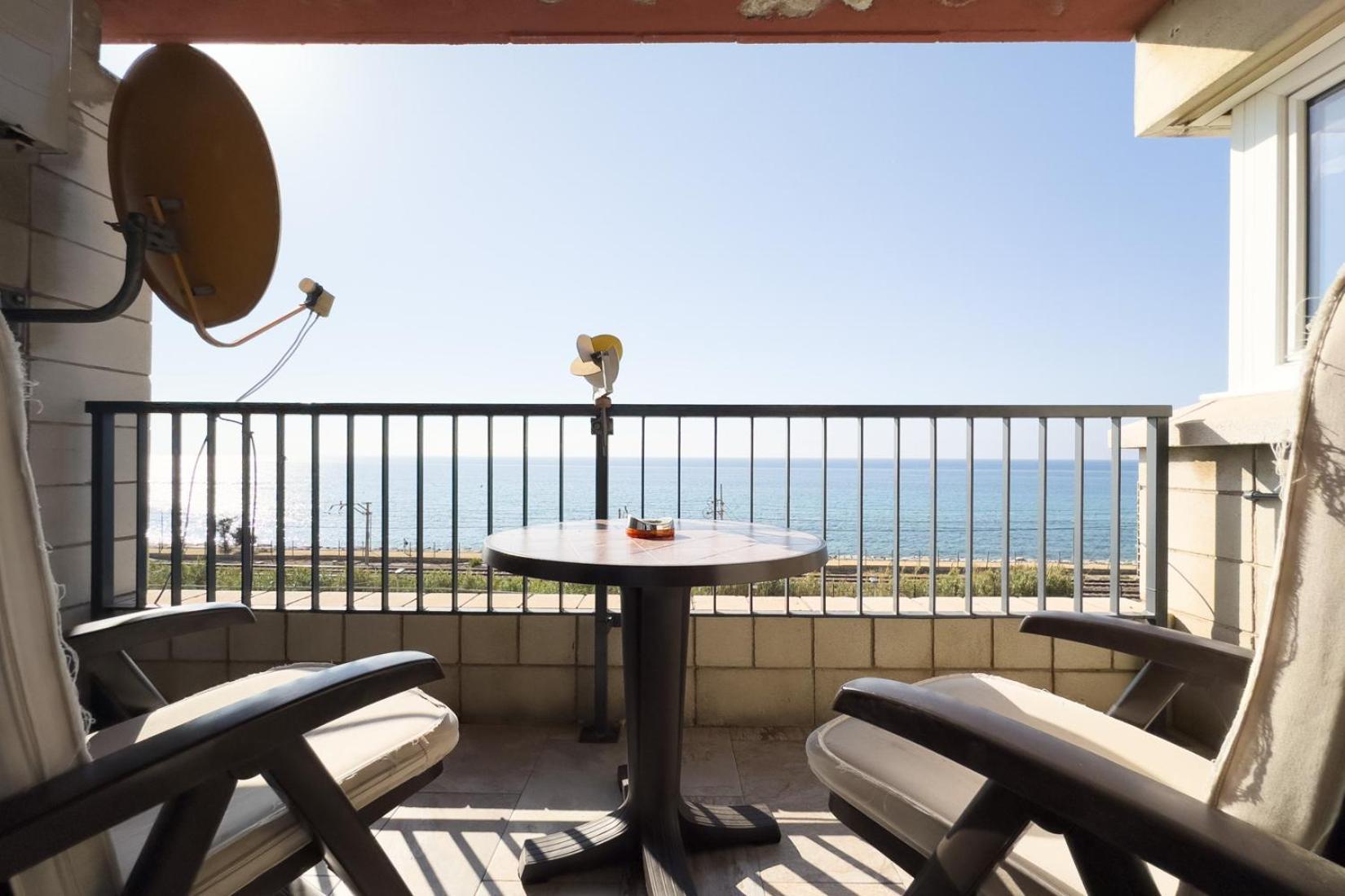 Impresionante Apartamento Delante Del Mar Vilassar De Mar Exterior photo